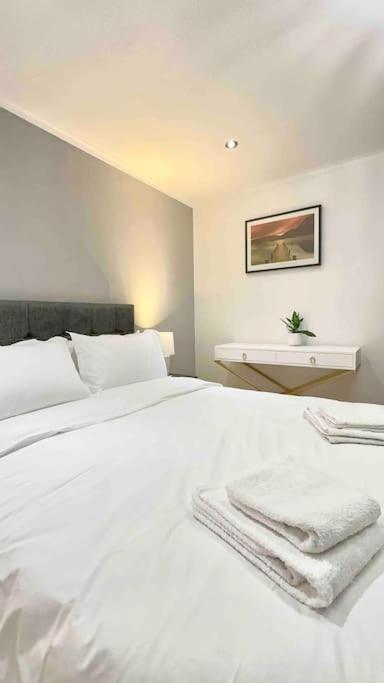 A Beautiful Stylish 2 Bedroom Apartment -City Of Londres Extérieur photo