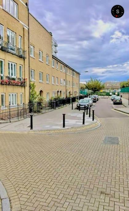 A Beautiful Stylish 2 Bedroom Apartment -City Of Londres Extérieur photo