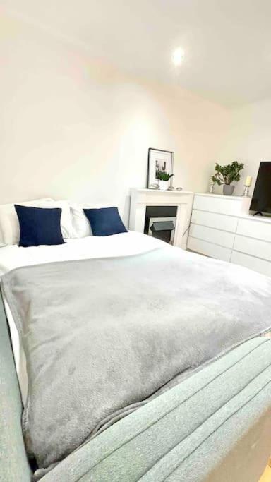 A Beautiful Stylish 2 Bedroom Apartment -City Of Londres Extérieur photo