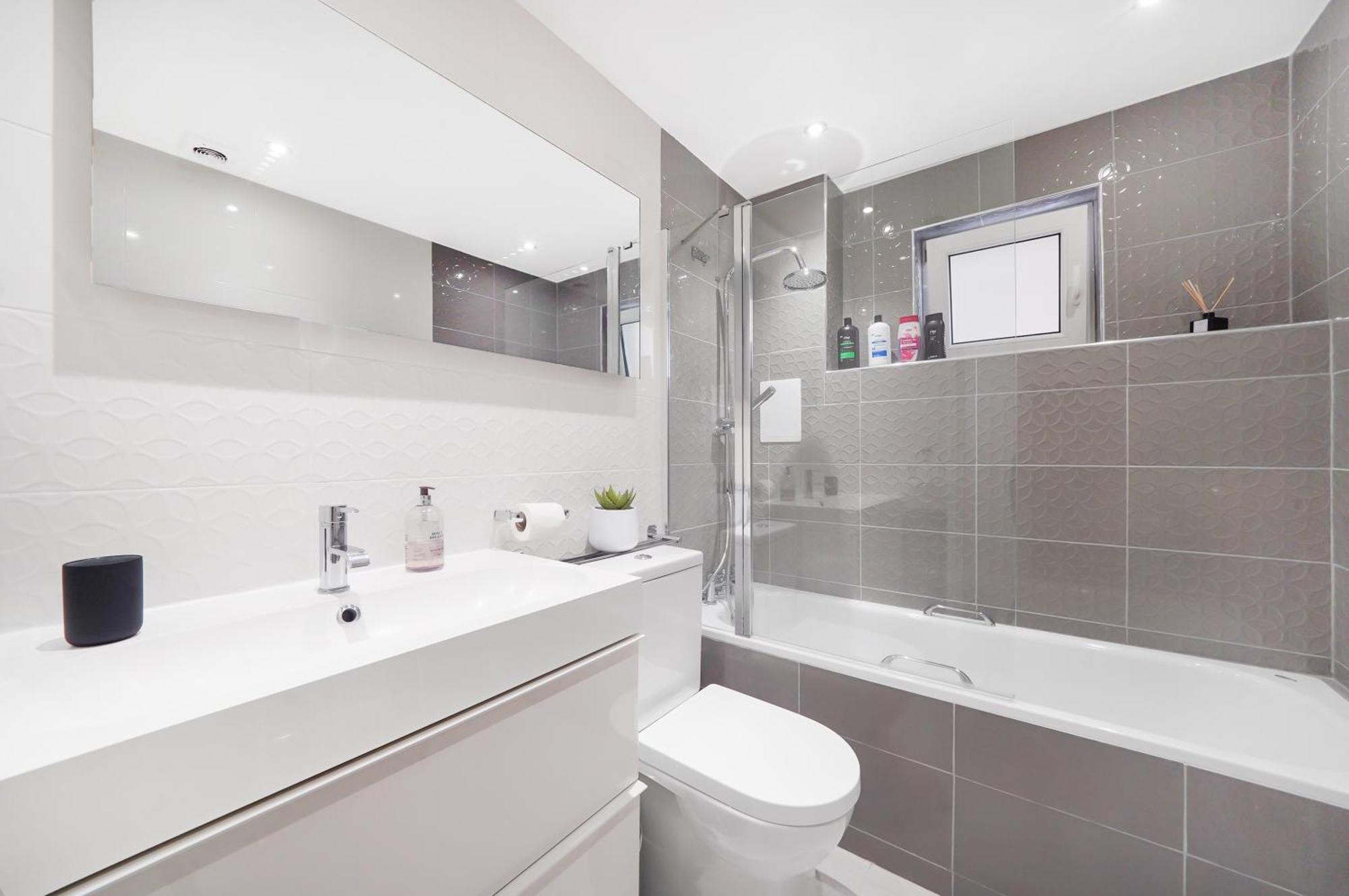 A Beautiful Stylish 2 Bedroom Apartment -City Of Londres Extérieur photo